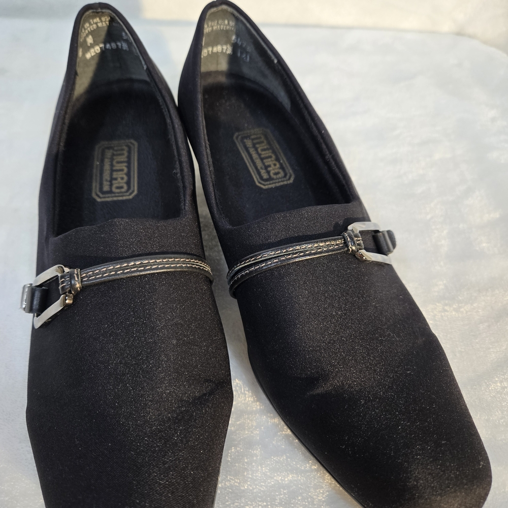 Munro Black Women's Shoes with Silver Buckle
